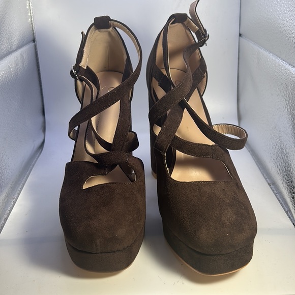 Yoki NWOT platform shoes size 7 in excellent condition - Picture 2 of 5